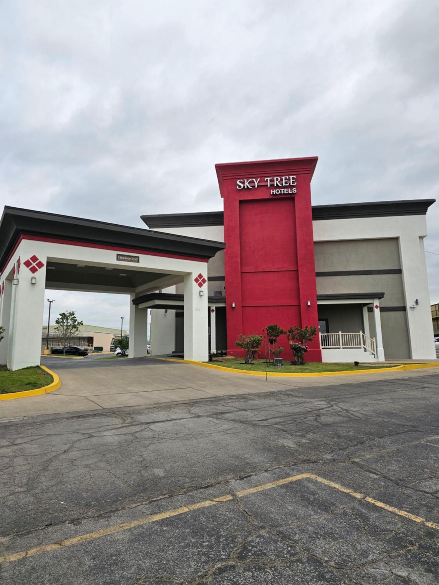 Sky Tree Hotels Tulsa Exterior foto